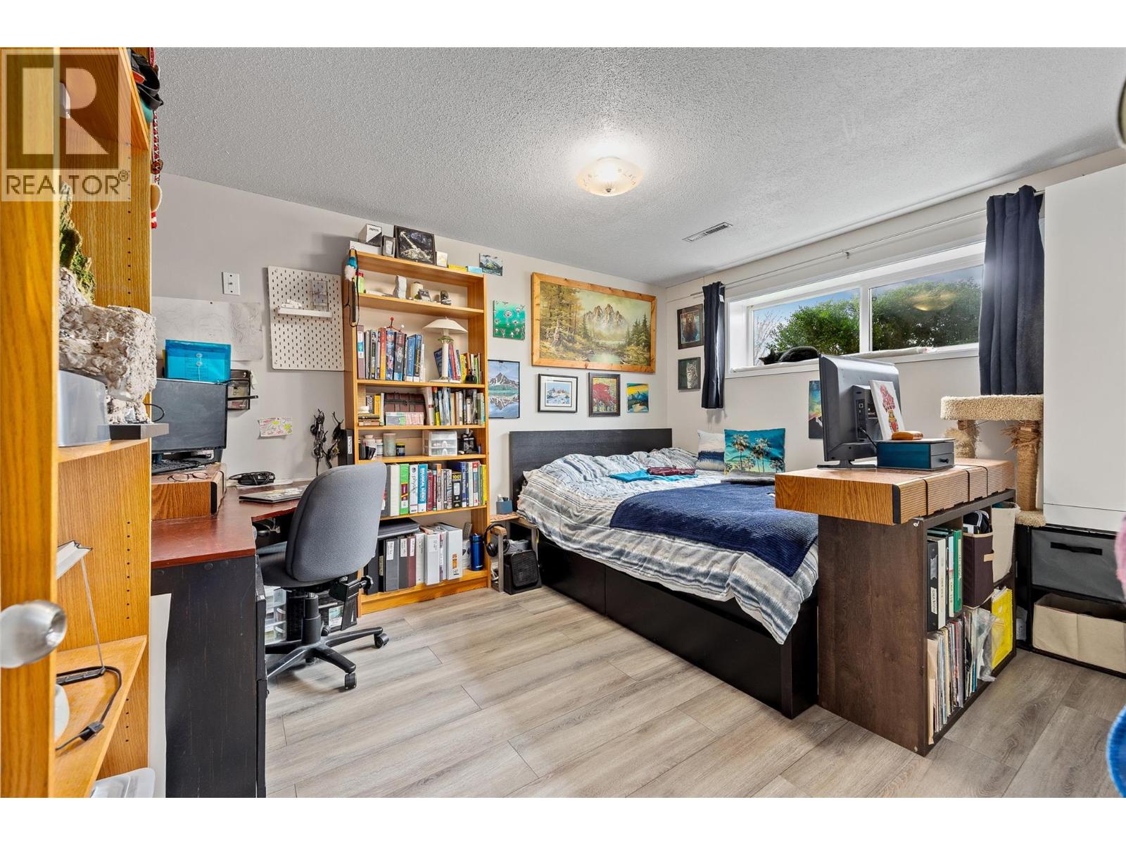 1394 Lombardy Square, Kelowna