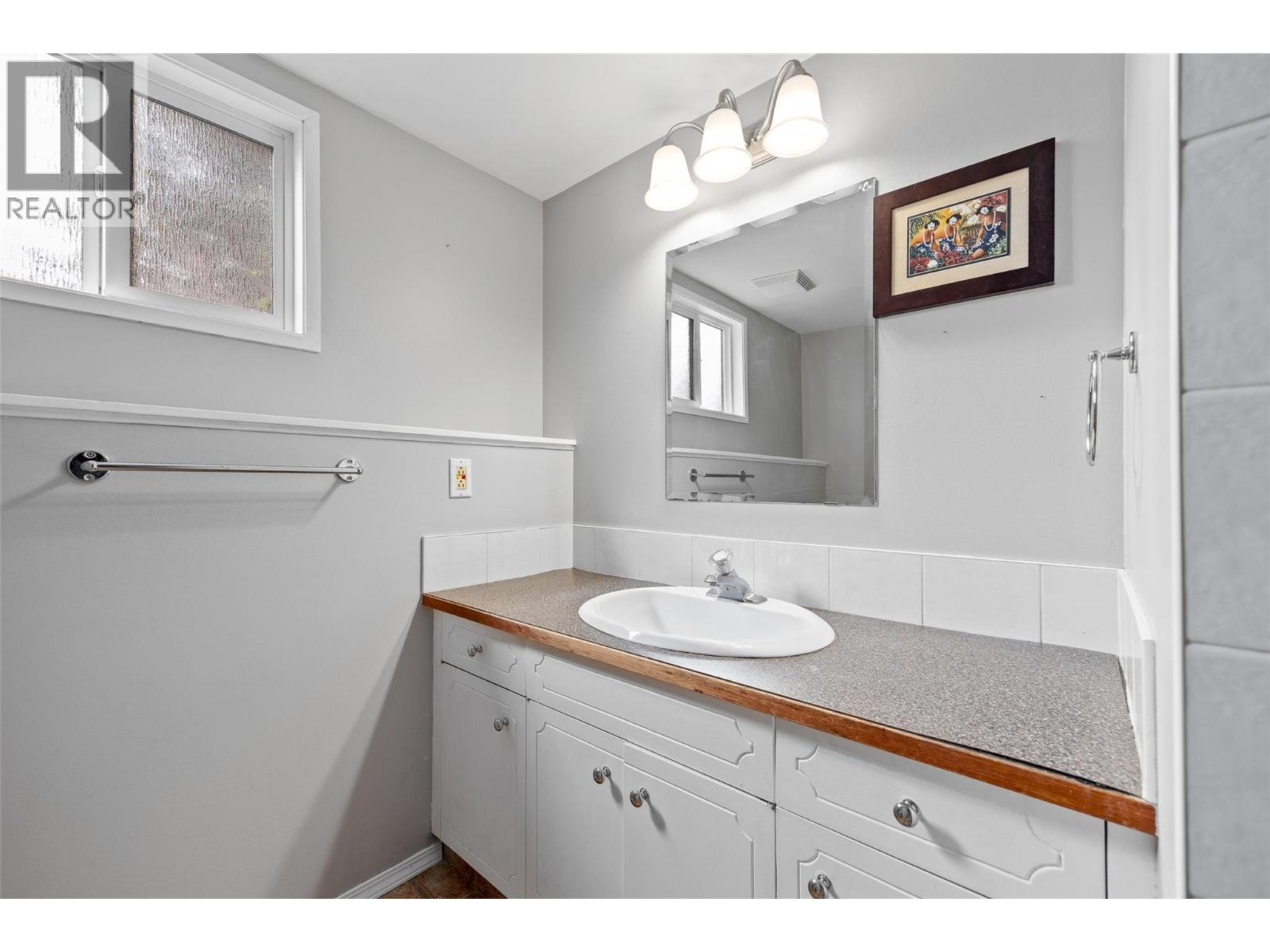 1394 Lombardy Square, Kelowna