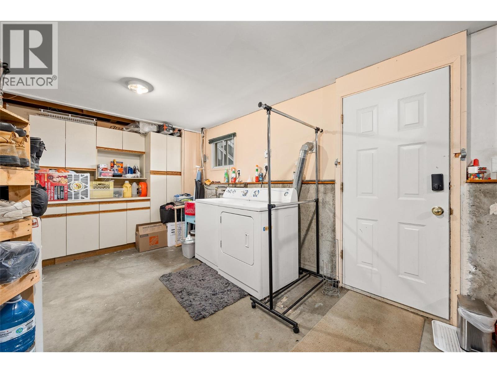 1394 Lombardy Square, Kelowna