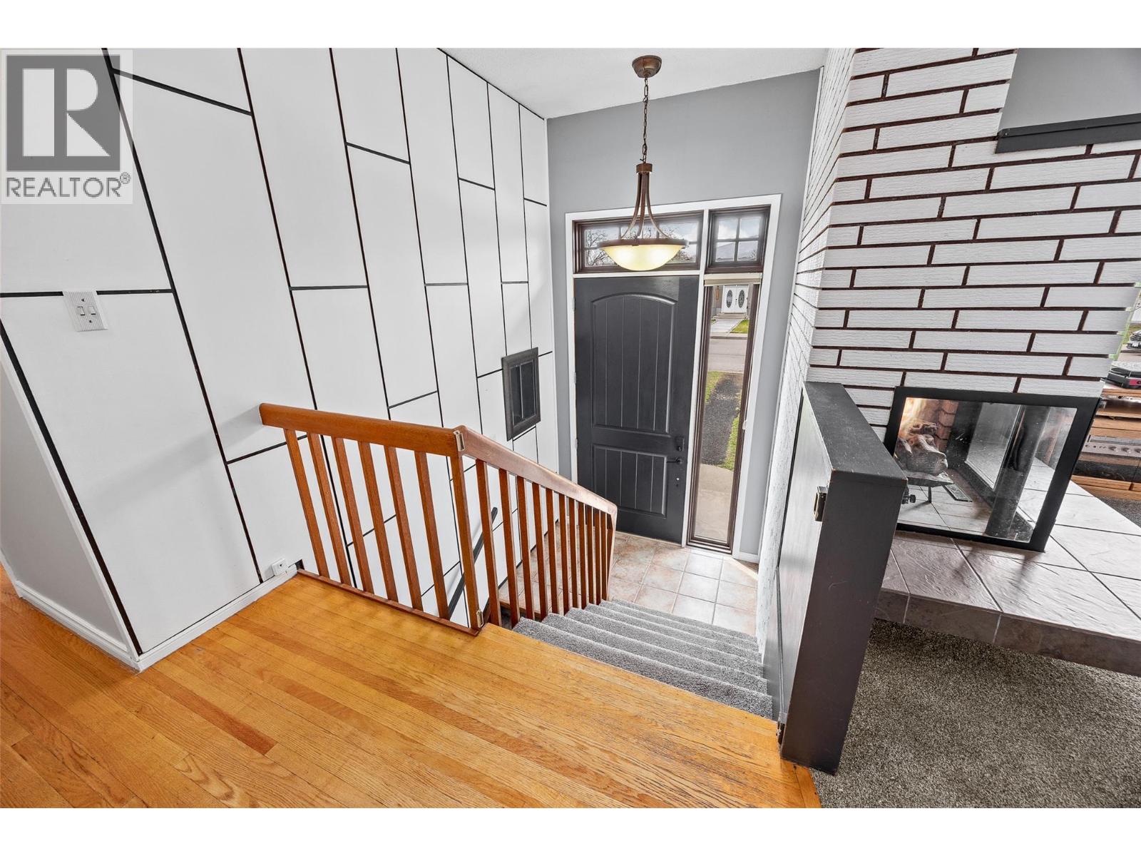 1394 Lombardy Square, Kelowna