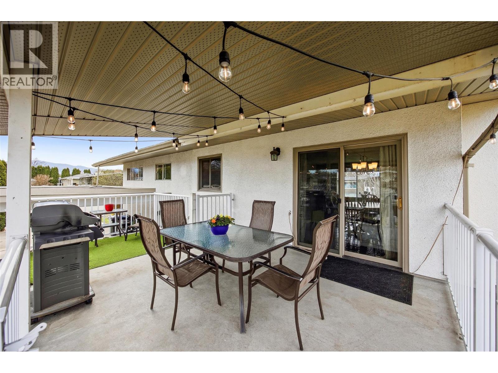 1394 Lombardy Square, Kelowna