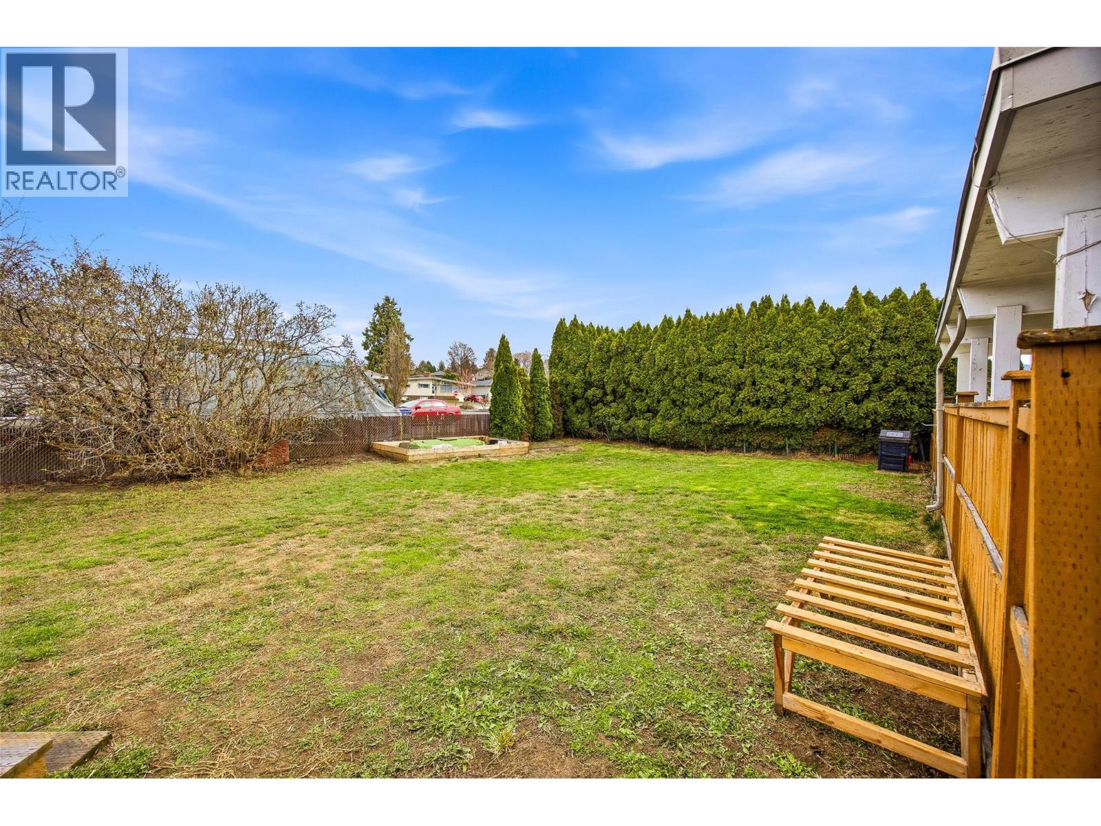 1394 Lombardy Square, Kelowna