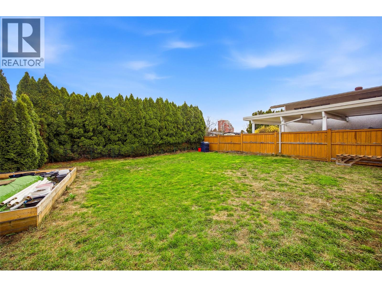 1394 Lombardy Square, Kelowna