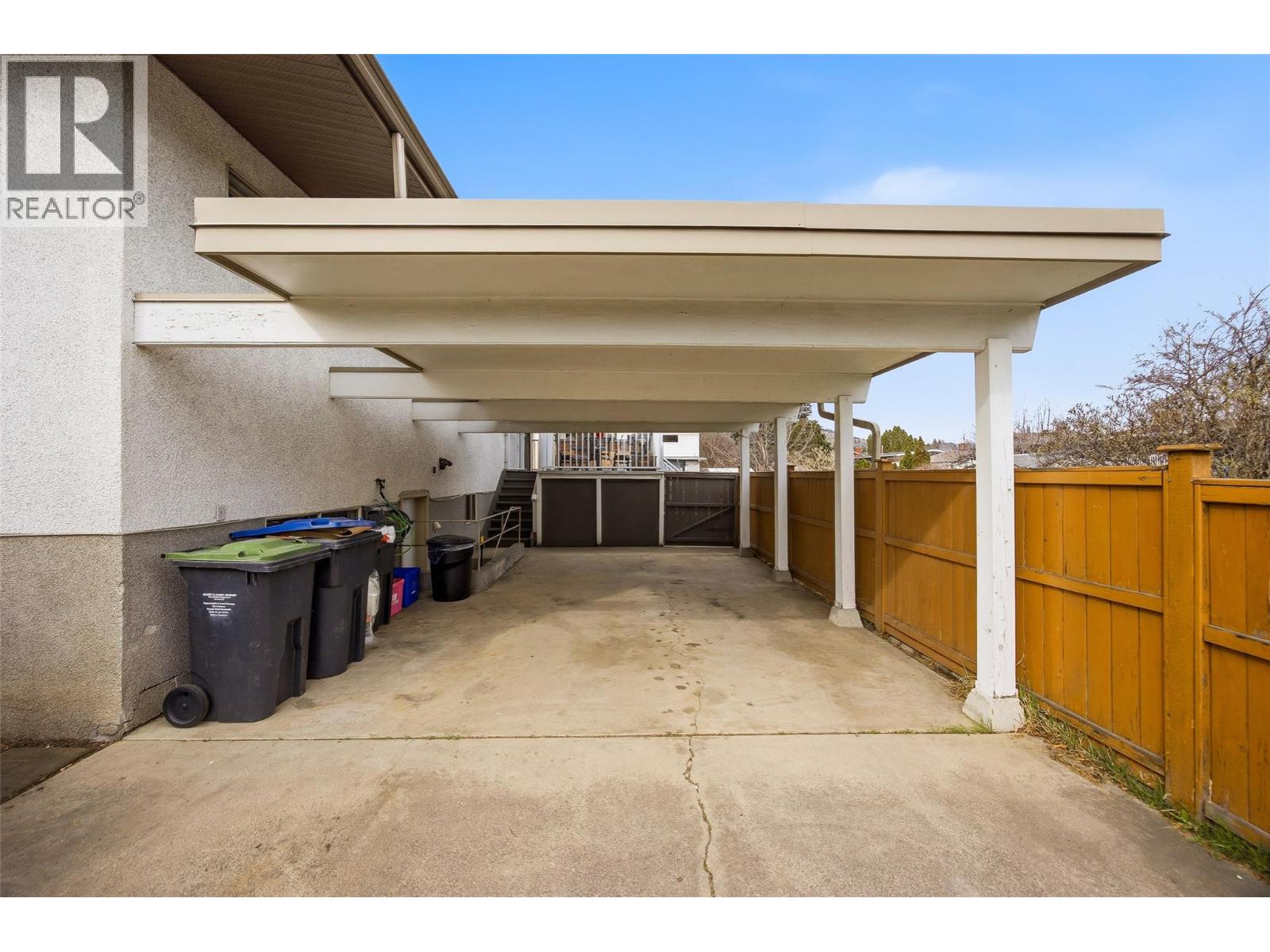 1394 Lombardy Square, Kelowna