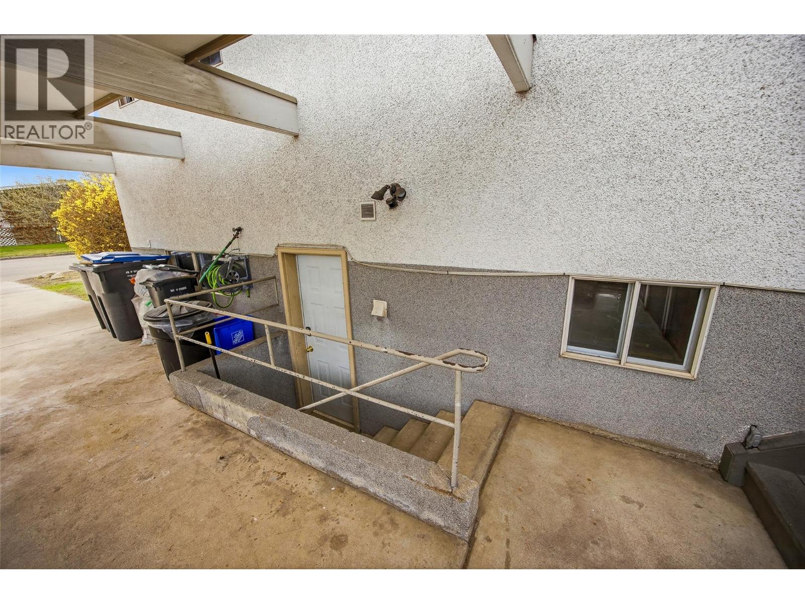 1394 Lombardy Square, Kelowna