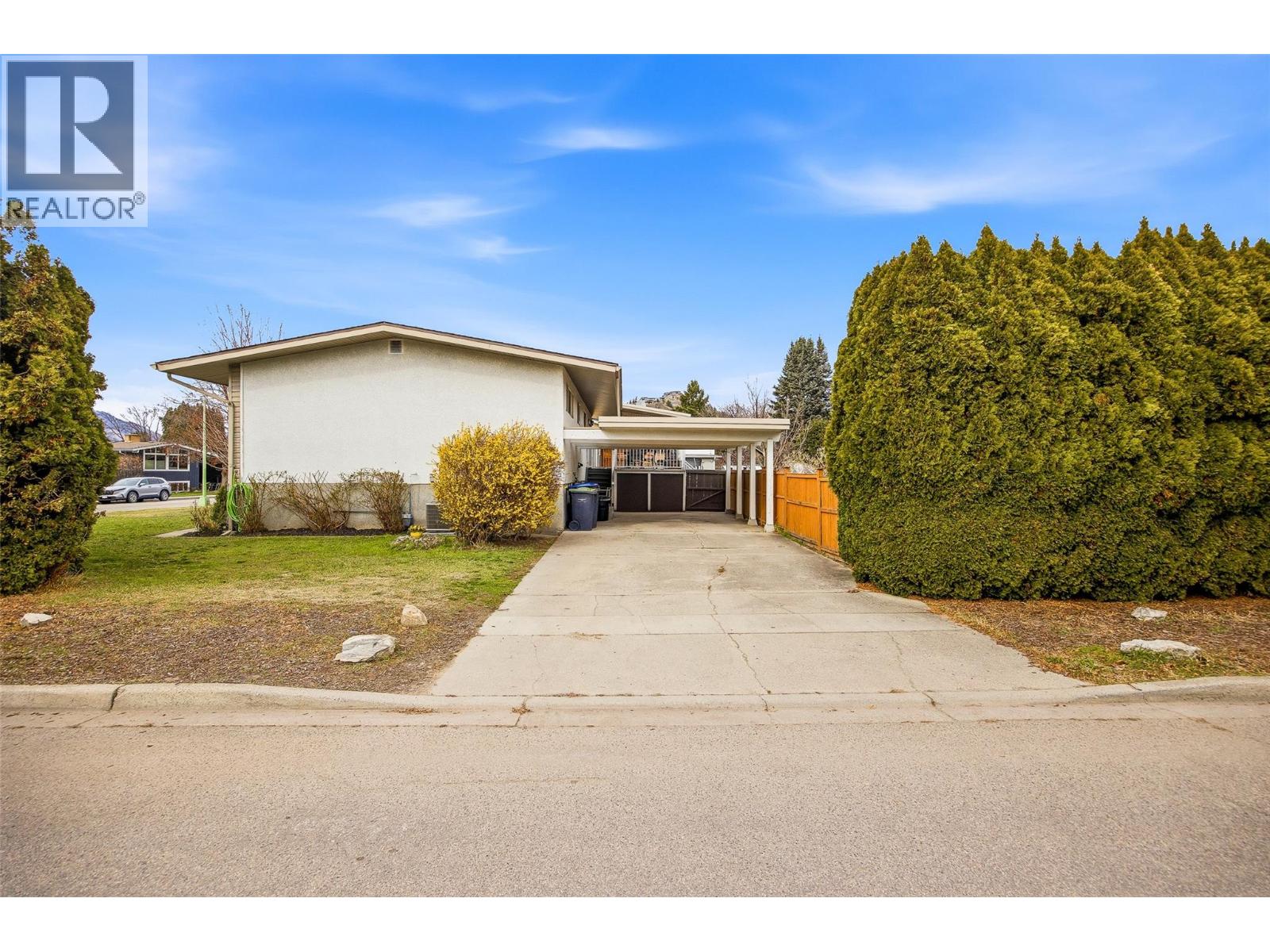 1394 Lombardy Square, Kelowna