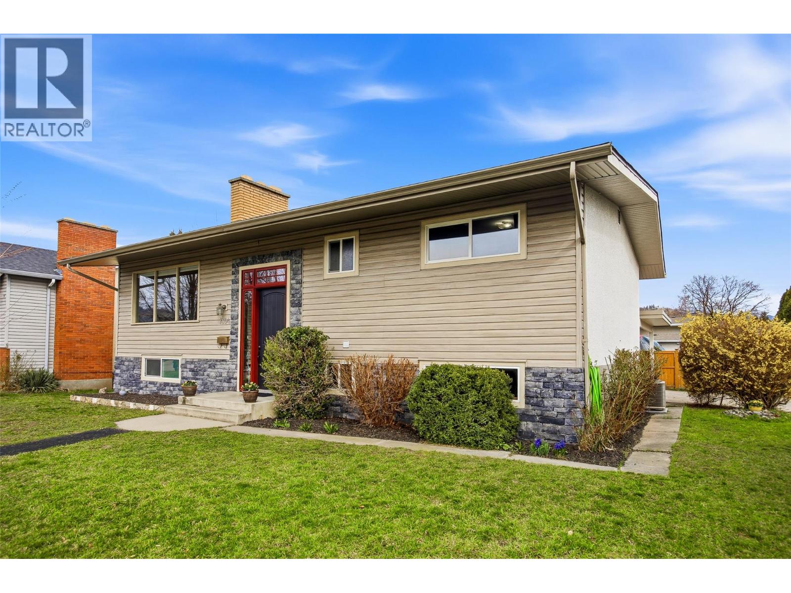 1394 Lombardy Square, Kelowna