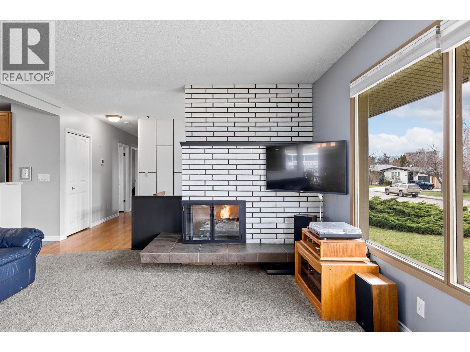 1394 Lombardy Square, Kelowna