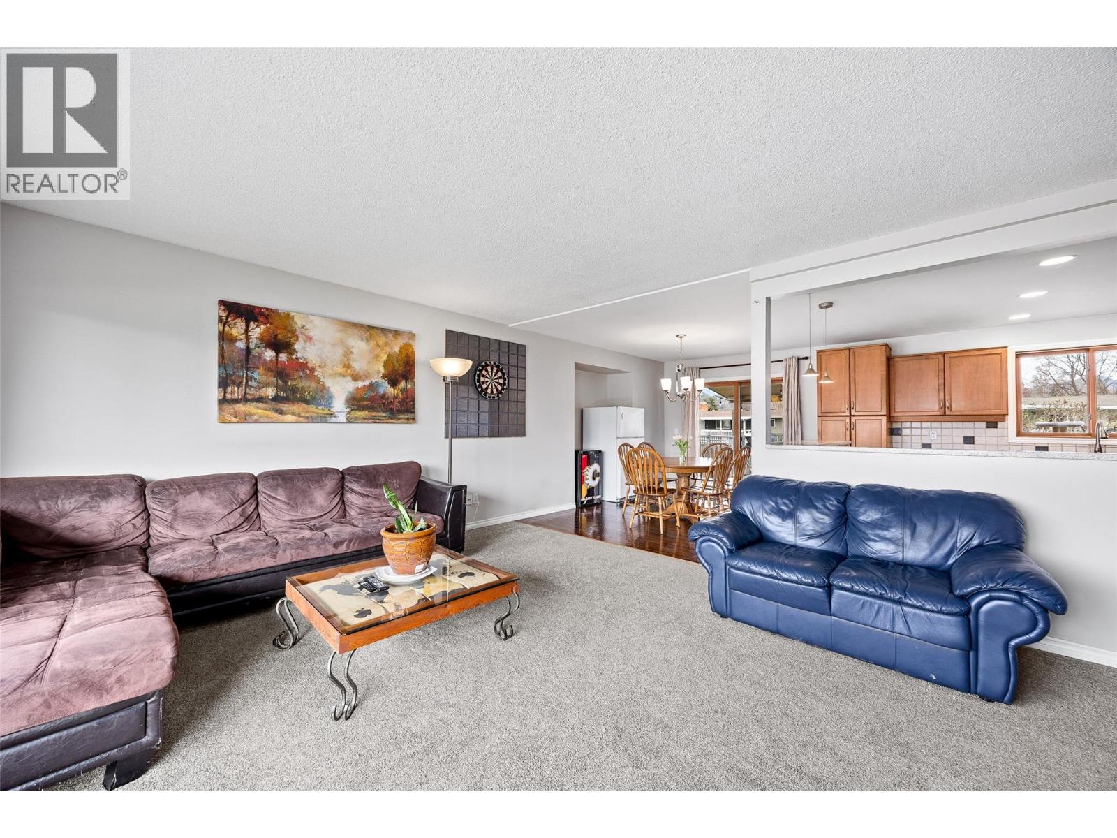 1394 Lombardy Square, Kelowna