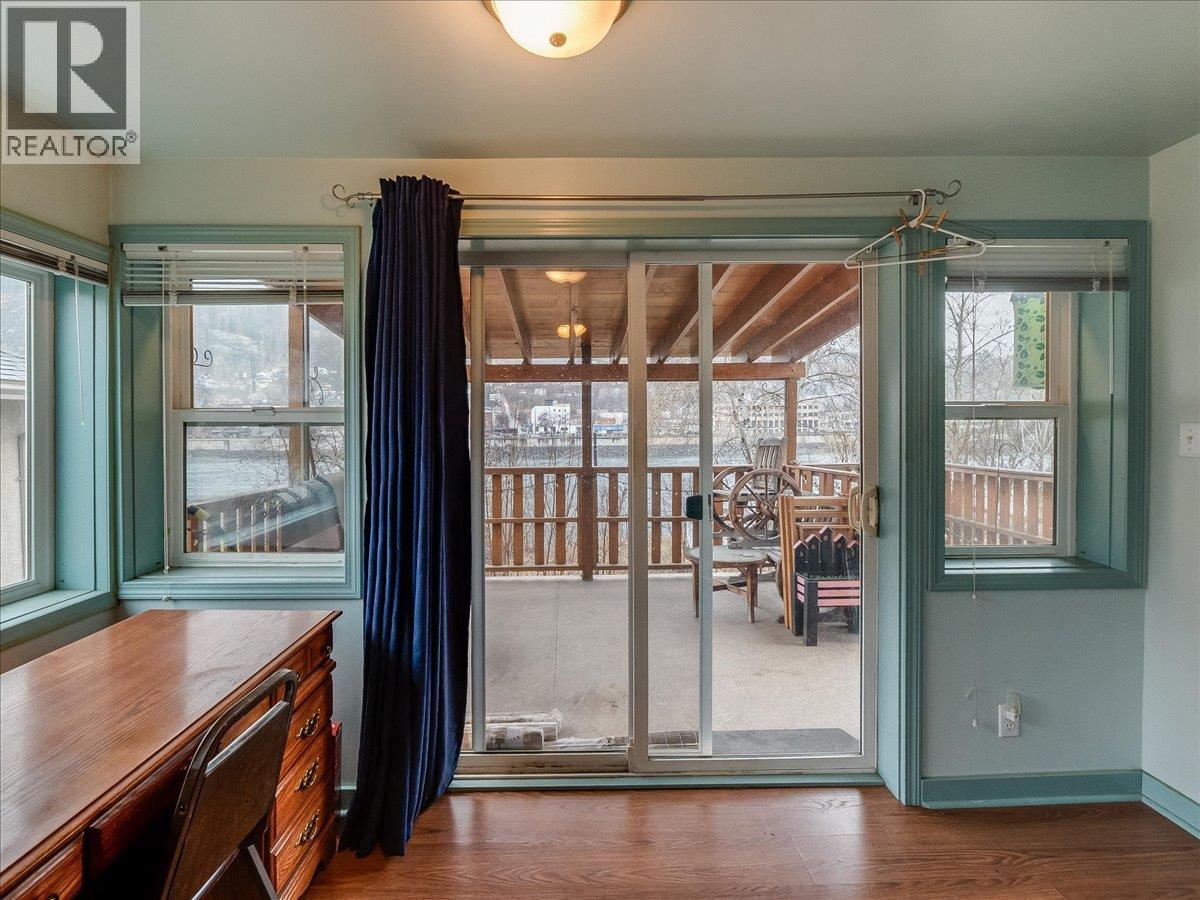 1550 Columbia Avenue, Trail