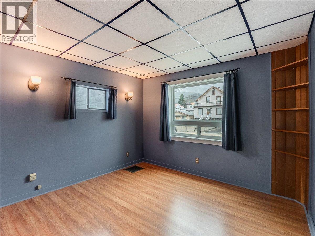 1550 Columbia Avenue, Trail