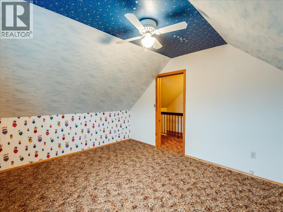 1550 Columbia Avenue, Trail