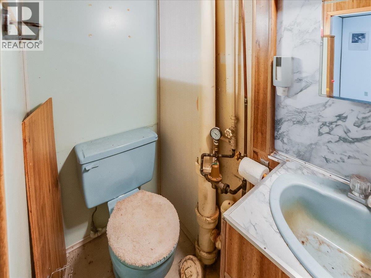 1550 Columbia Avenue, Trail