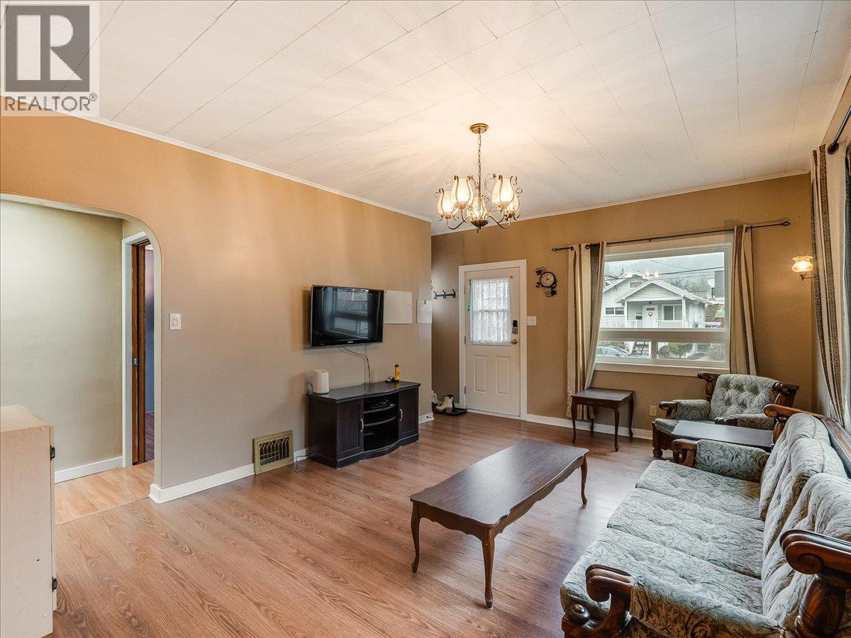 1550 Columbia Avenue, Trail