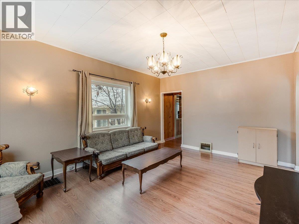 1550 Columbia Avenue, Trail