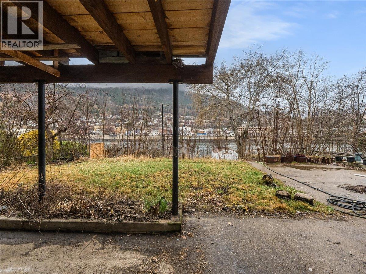 1550 Columbia Avenue, Trail