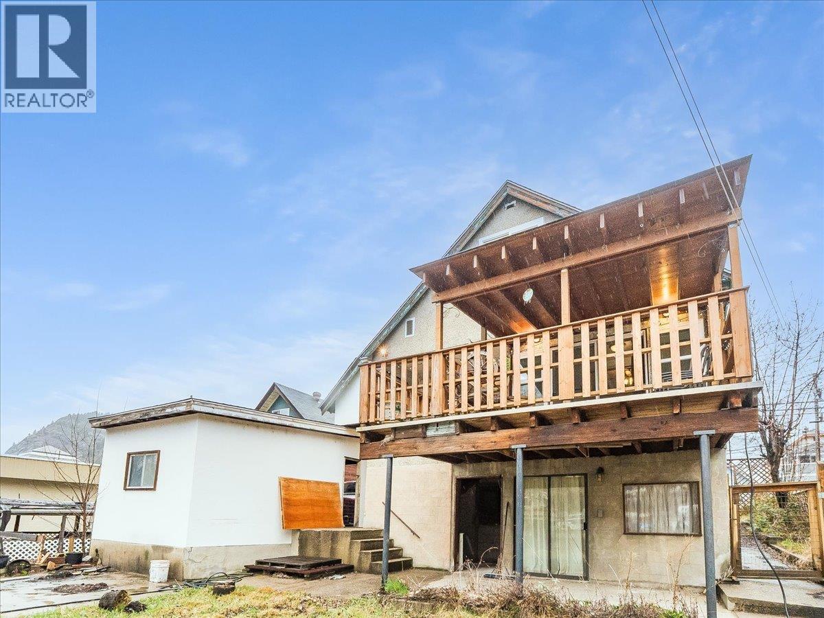 1550 Columbia Avenue, Trail