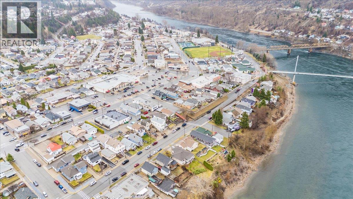 1550 Columbia Avenue, Trail