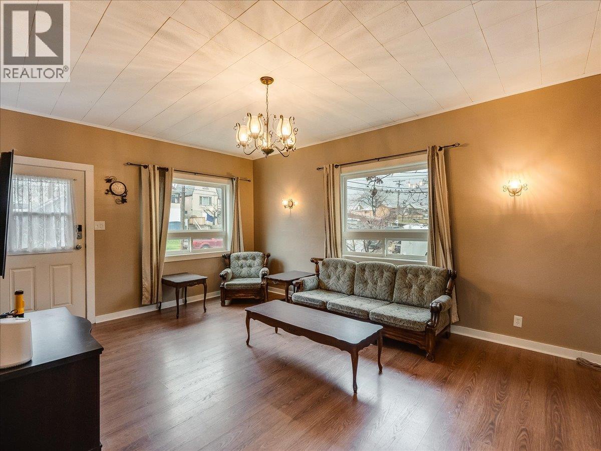 1550 Columbia Avenue, Trail