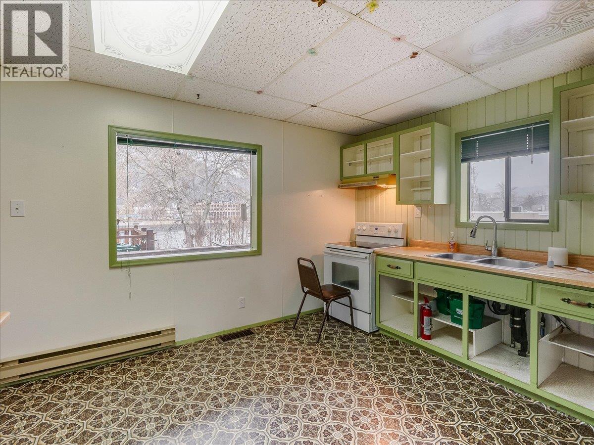 1550 Columbia Avenue, Trail