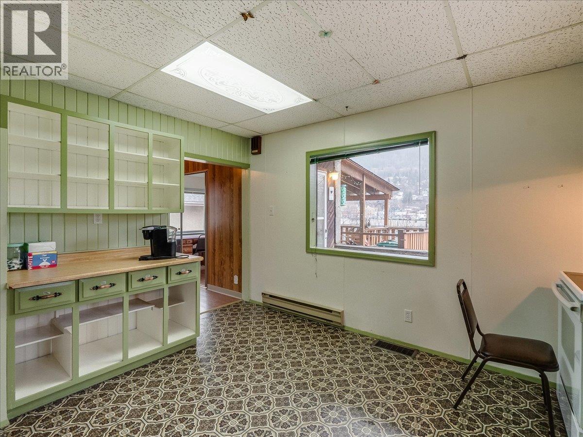 1550 Columbia Avenue, Trail