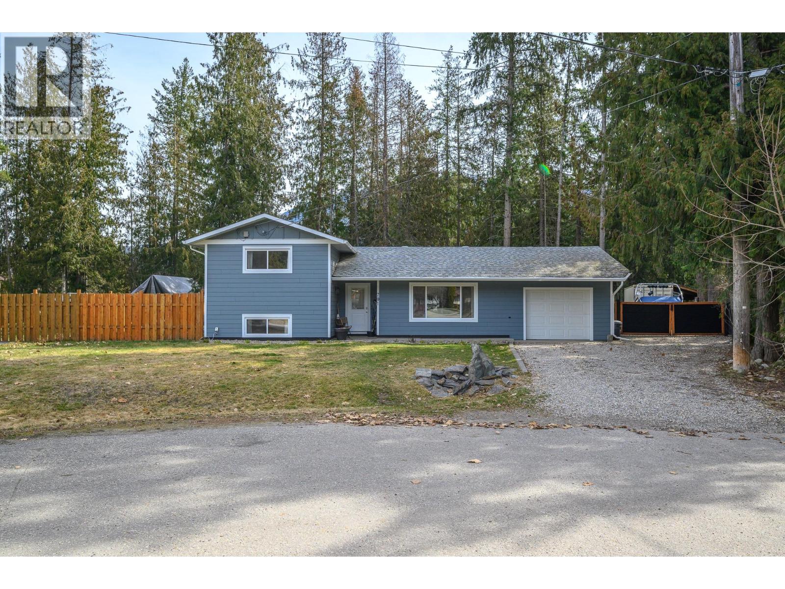 701 Hemlock Crescent S, Sicamous