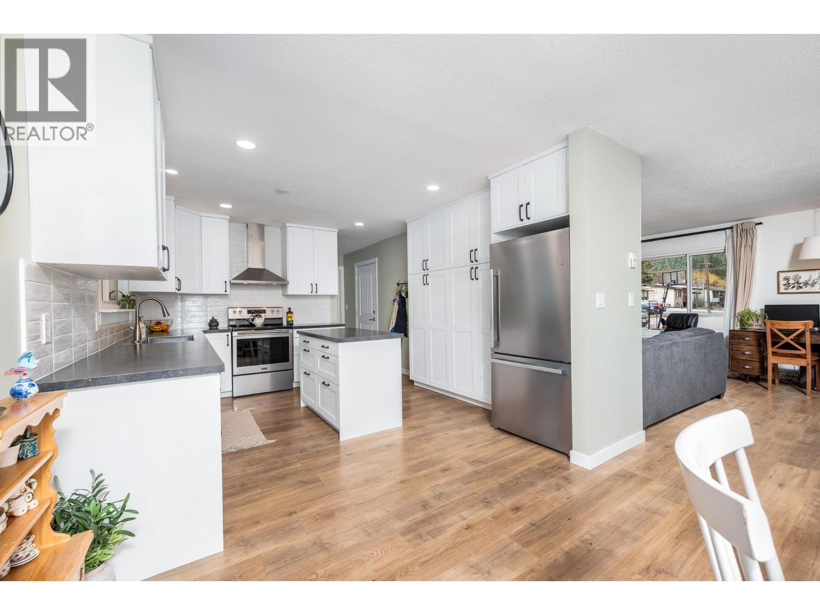 701 Hemlock Crescent S, Sicamous