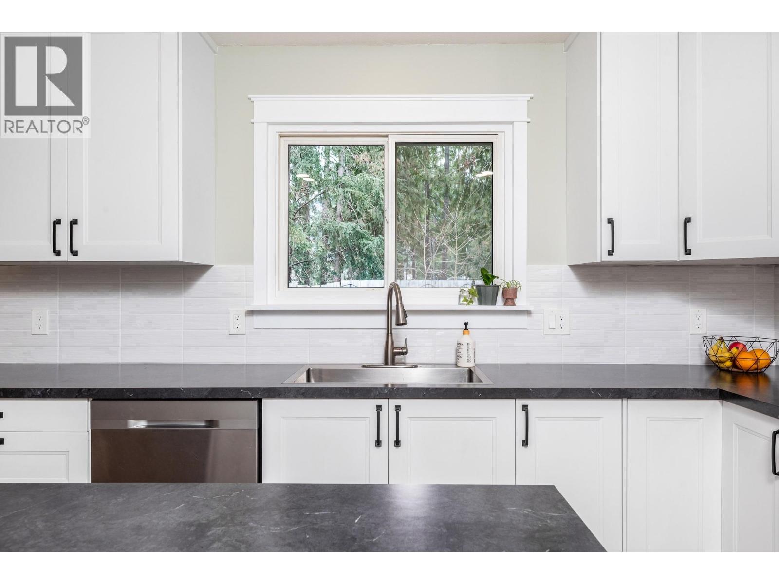 701 Hemlock Crescent S, Sicamous