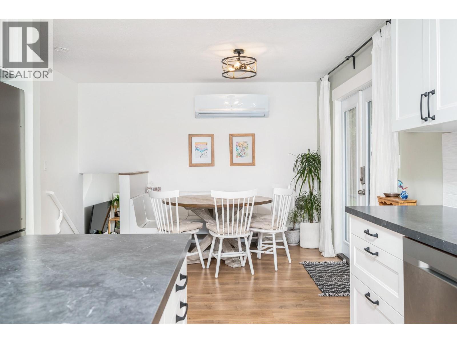 701 Hemlock Crescent S, Sicamous