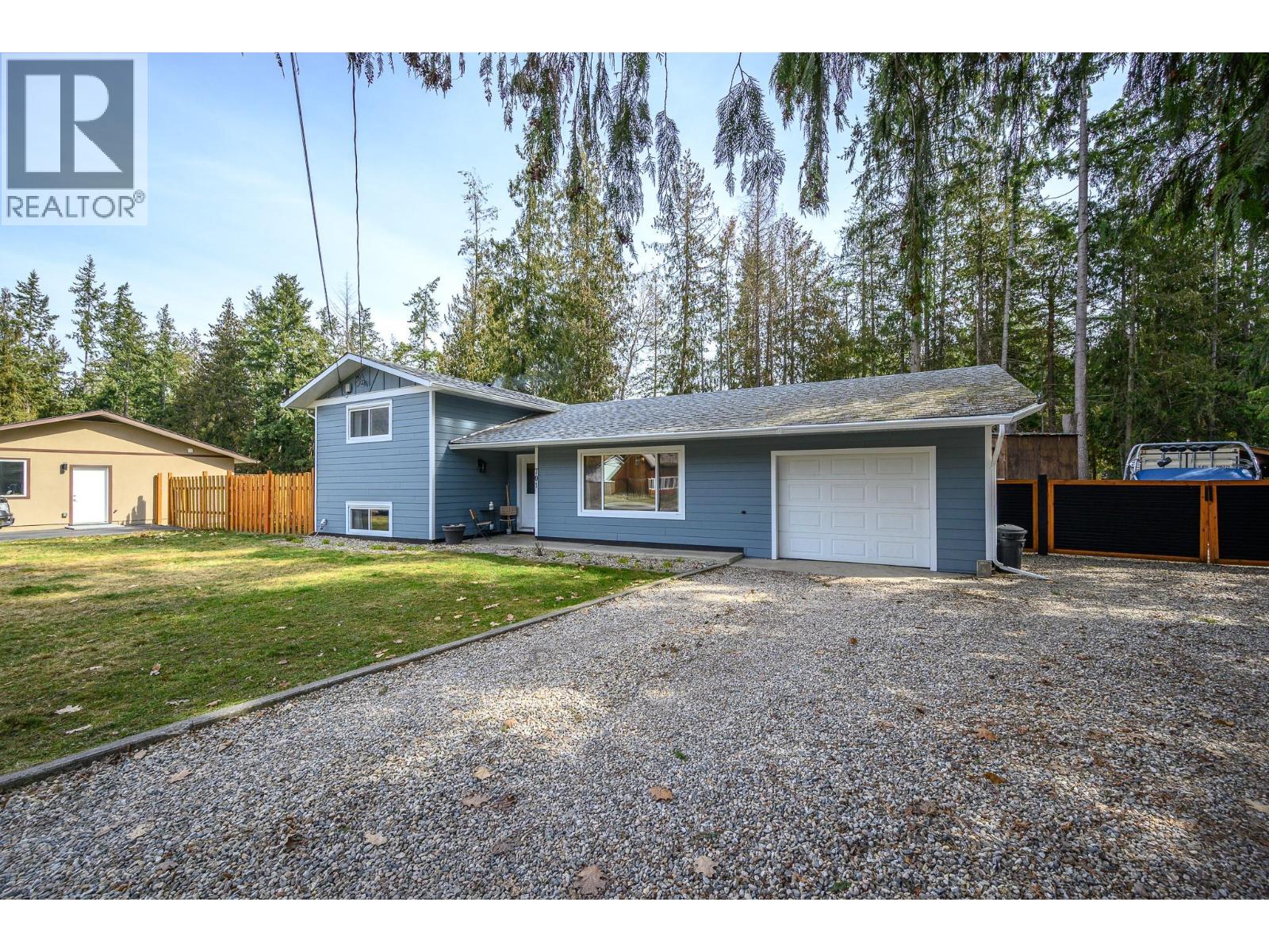 701 Hemlock Crescent S, Sicamous