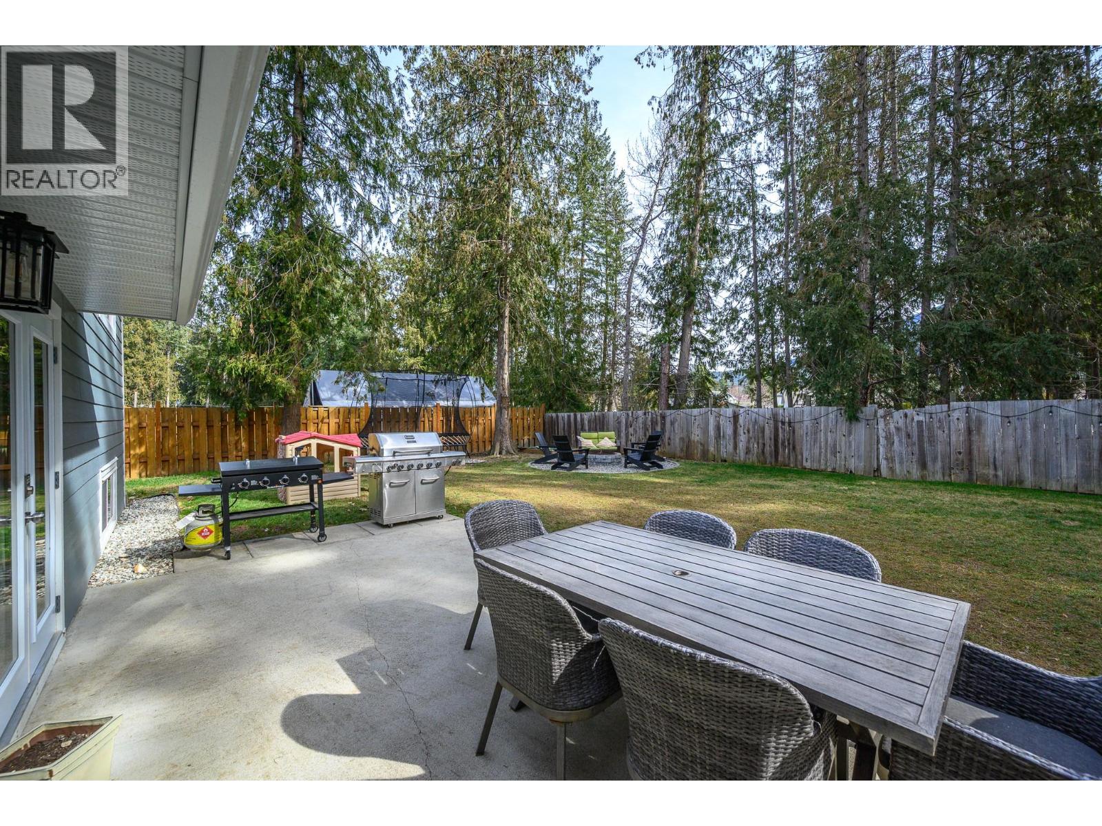 701 Hemlock Crescent S, Sicamous