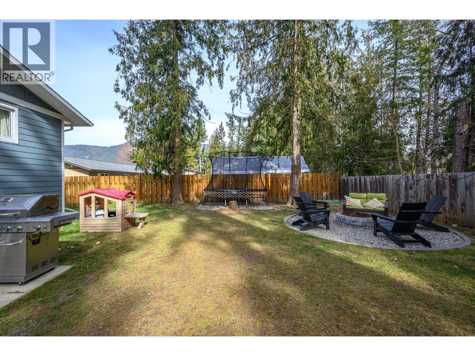 701 Hemlock Crescent S, Sicamous