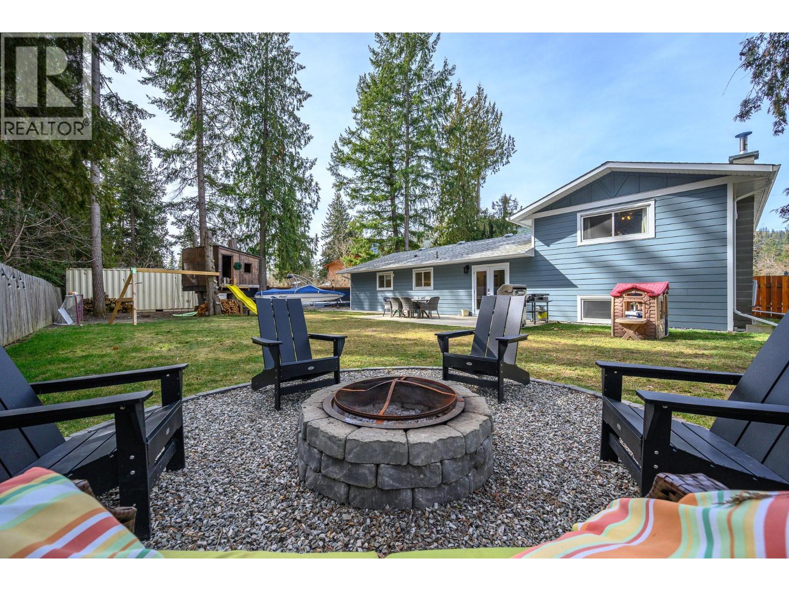 701 Hemlock Crescent S, Sicamous
