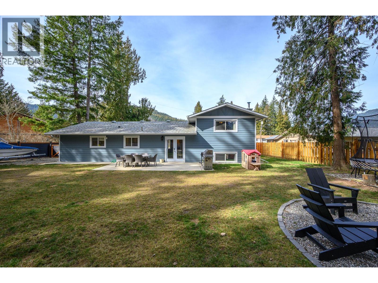 701 Hemlock Crescent S, Sicamous