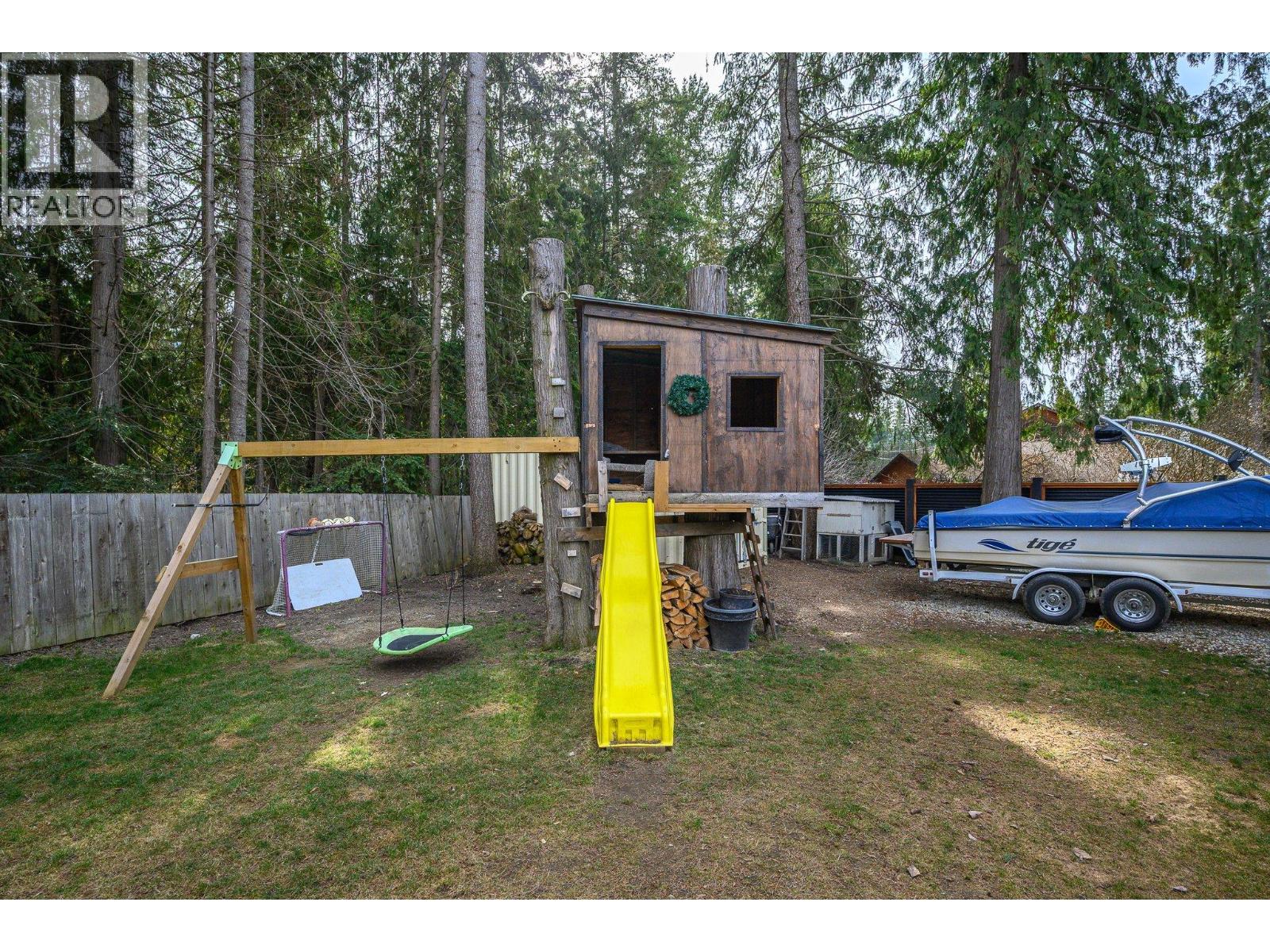 701 Hemlock Crescent S, Sicamous