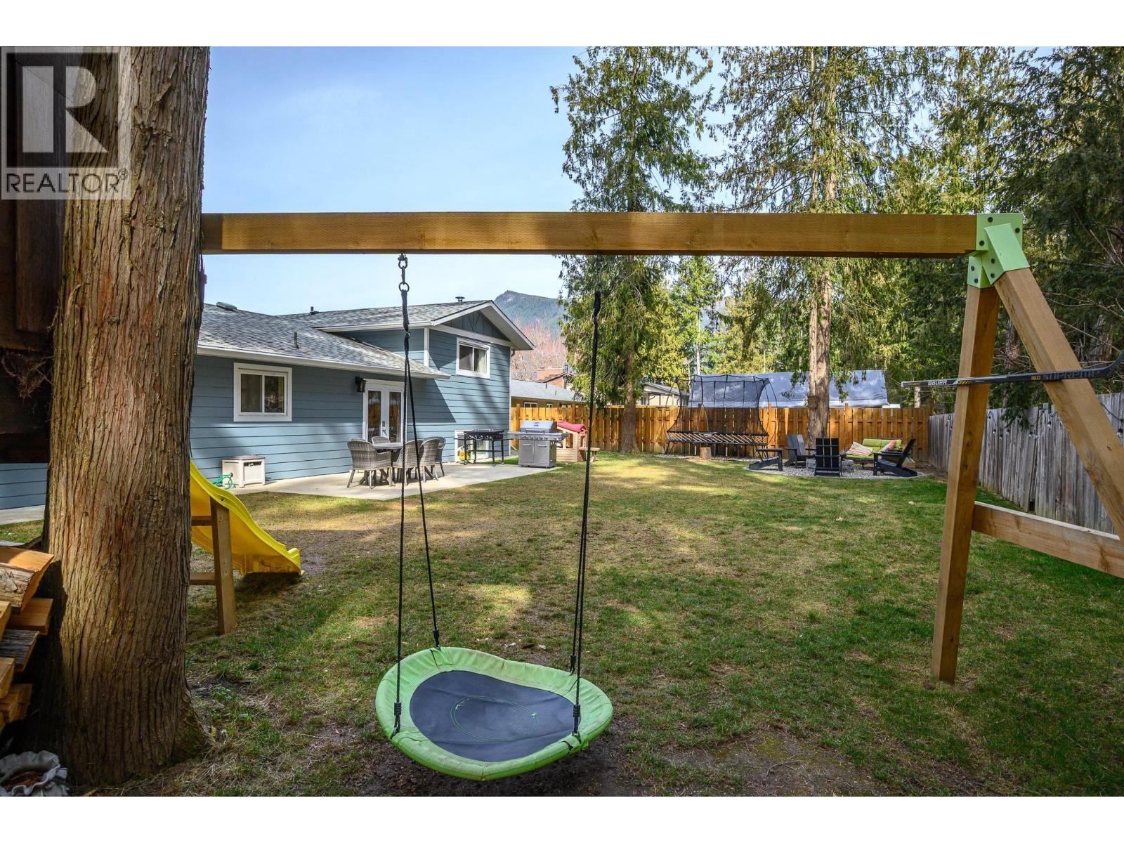 701 Hemlock Crescent S, Sicamous