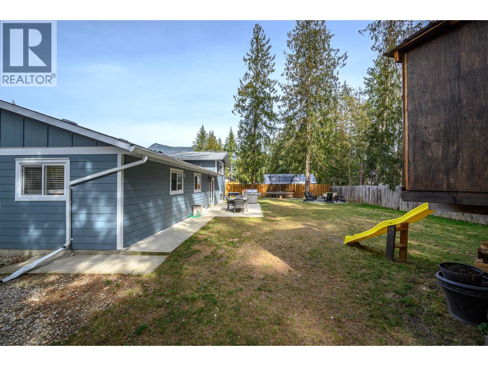 701 Hemlock Crescent S, Sicamous