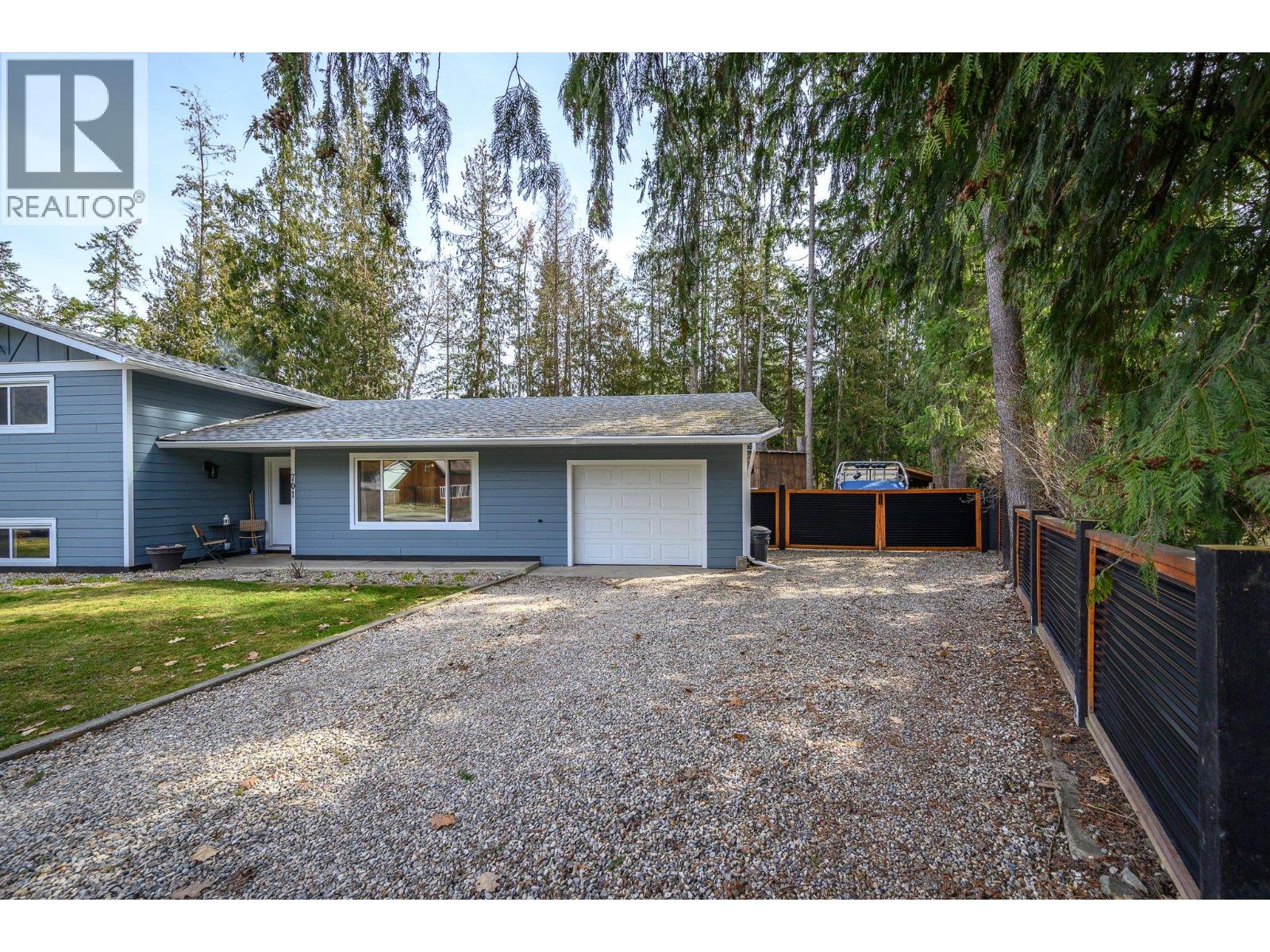 701 Hemlock Crescent S, Sicamous