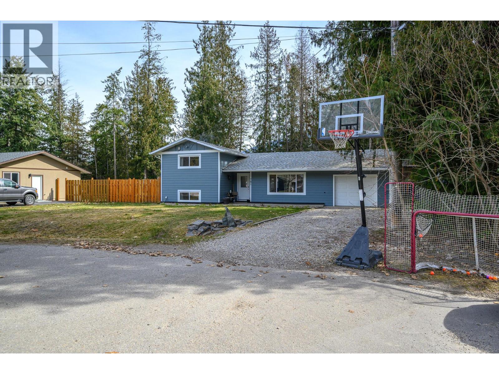 701 Hemlock Crescent S, Sicamous