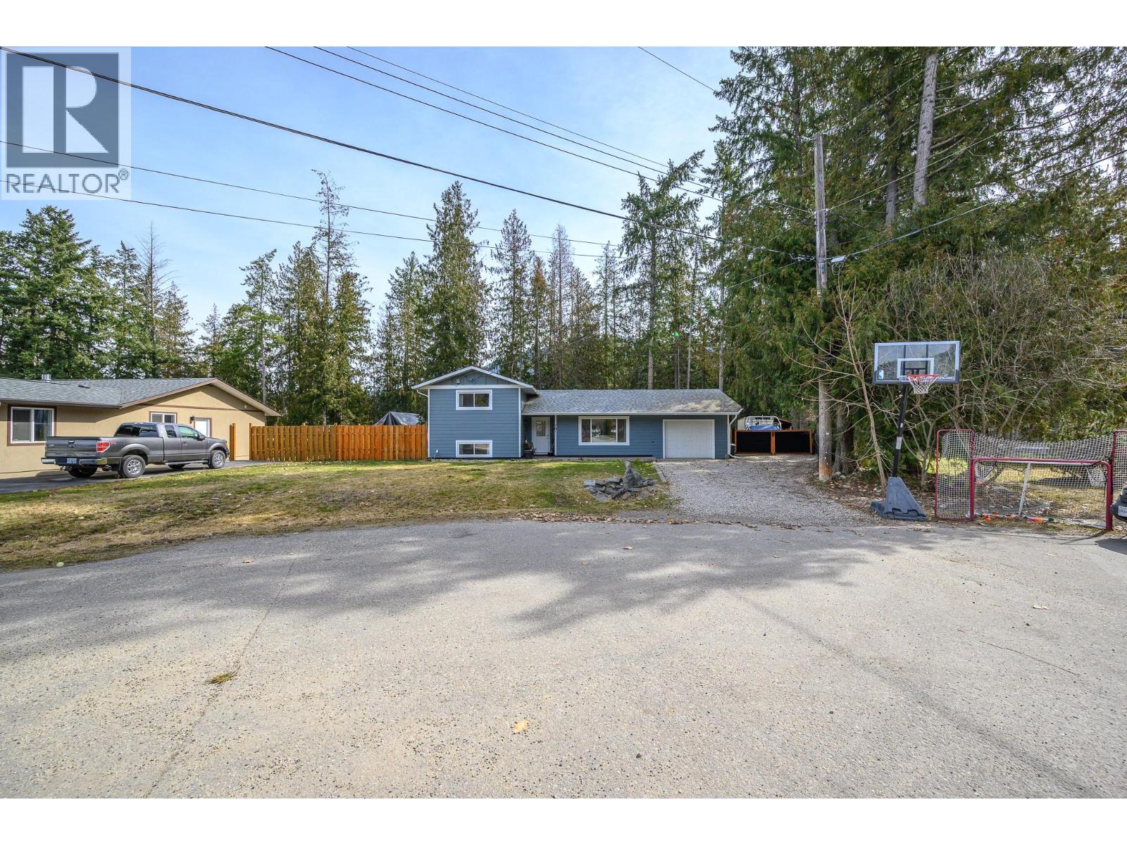 701 Hemlock Crescent S, Sicamous