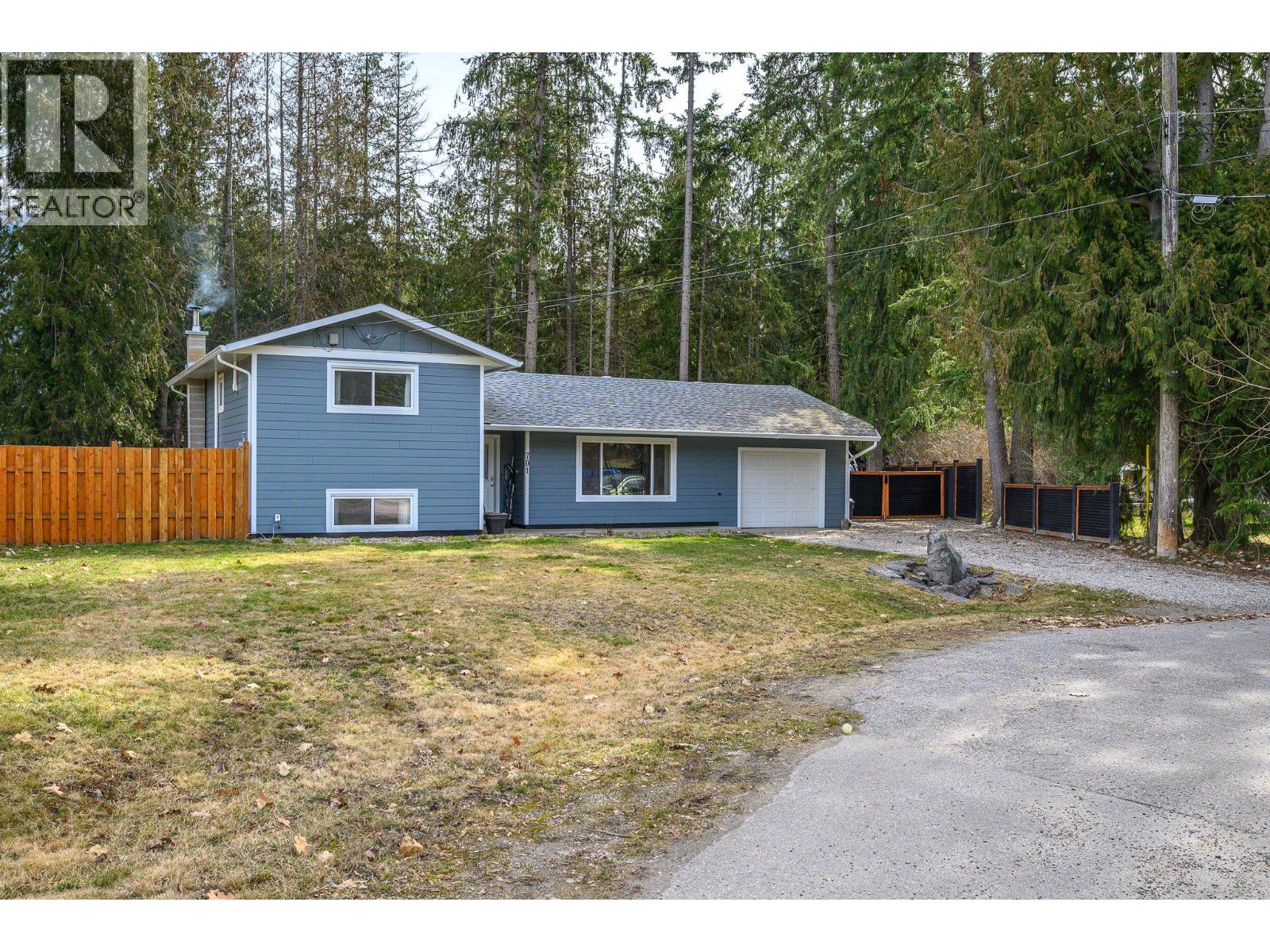 701 Hemlock Crescent S, Sicamous