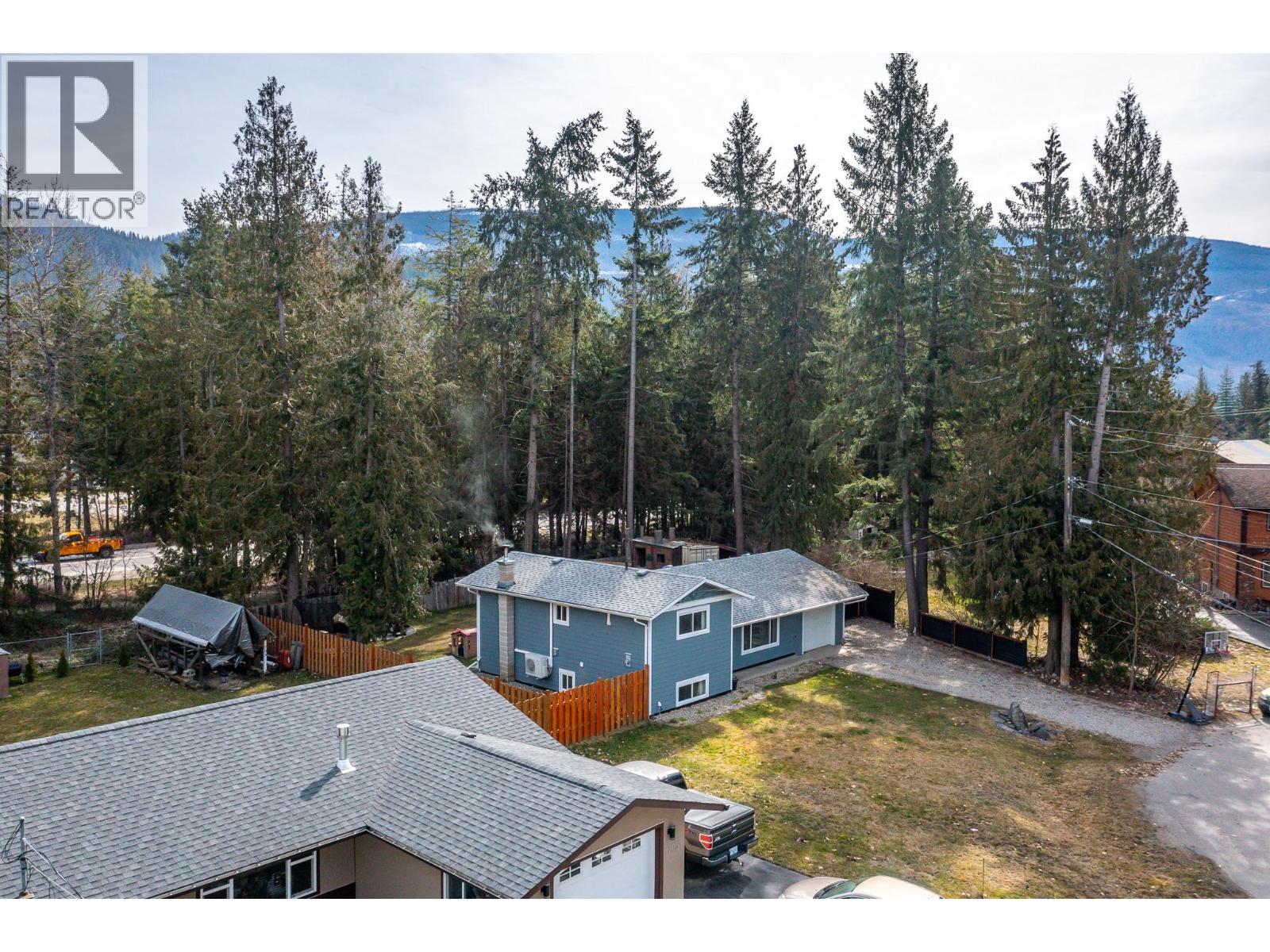 701 Hemlock Crescent S, Sicamous