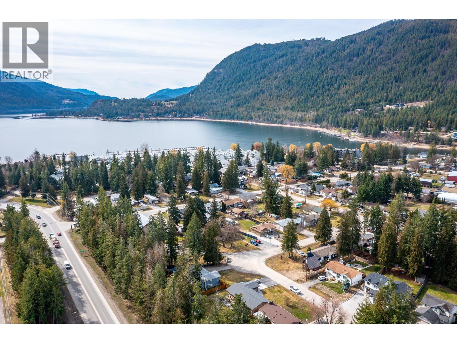 701 Hemlock Crescent S, Sicamous
