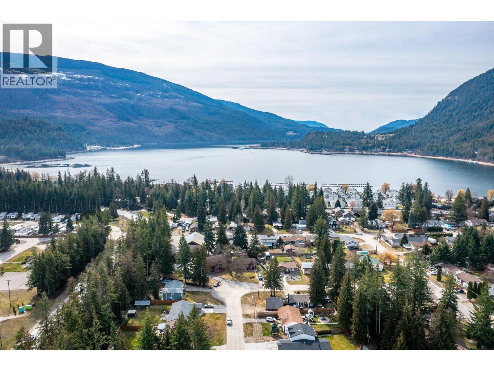 701 Hemlock Crescent S, Sicamous