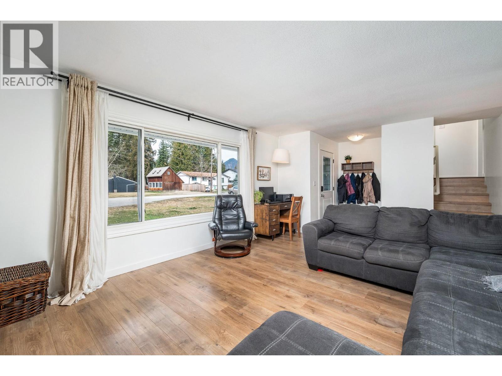 701 Hemlock Crescent S, Sicamous