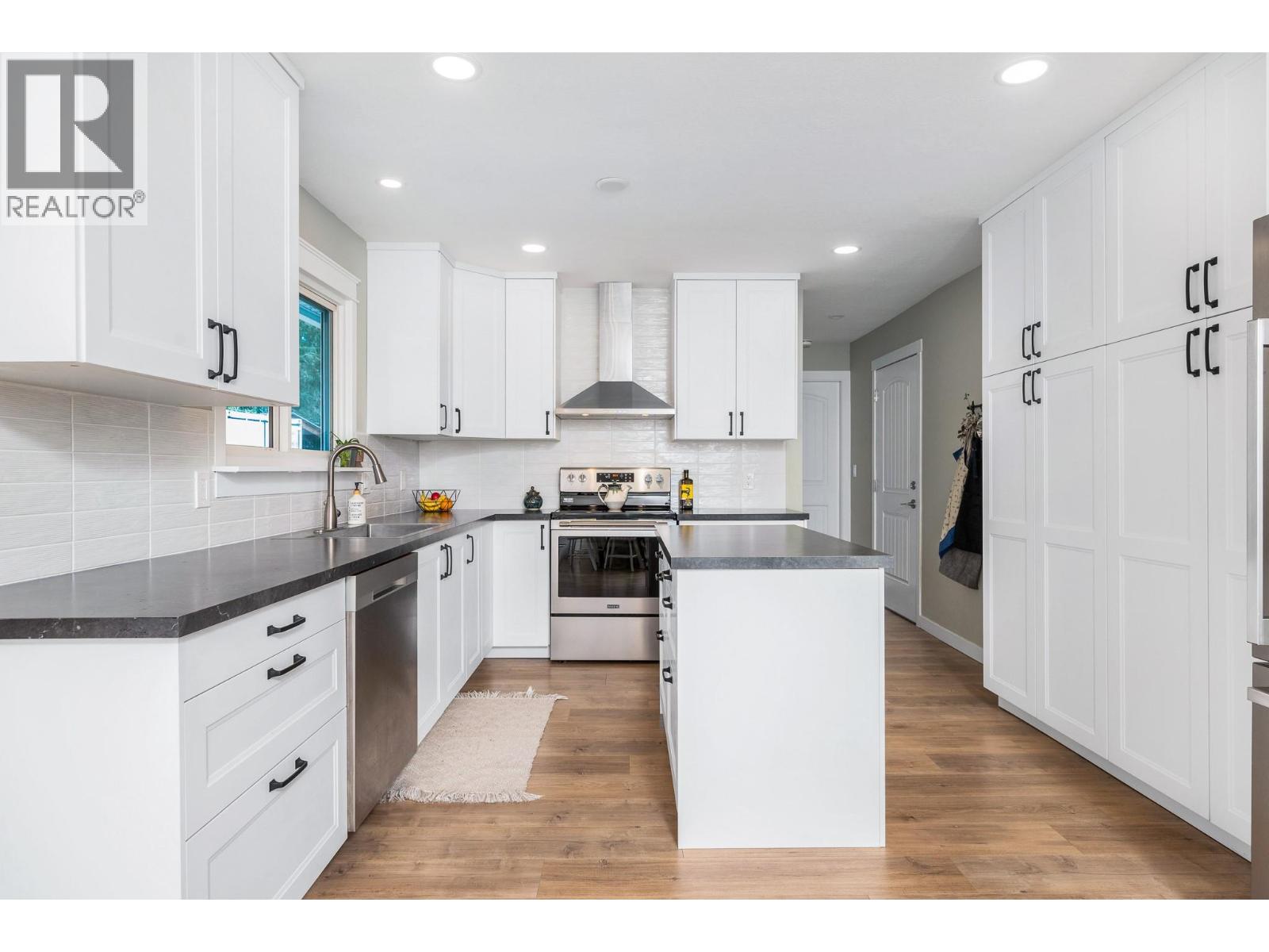 701 Hemlock Crescent S, Sicamous