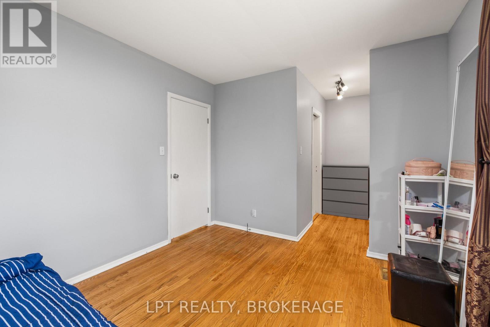 14 HERCHMER CRESCENT - 15
