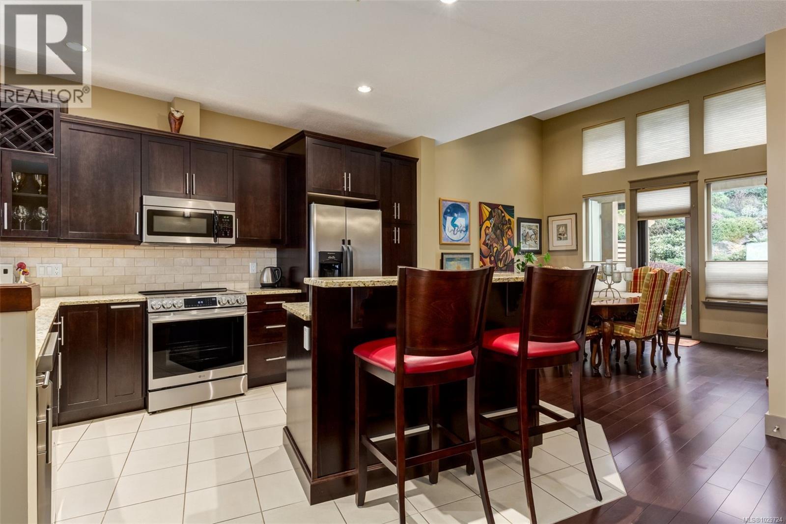 #102 5418 JACOBS LANE - 10