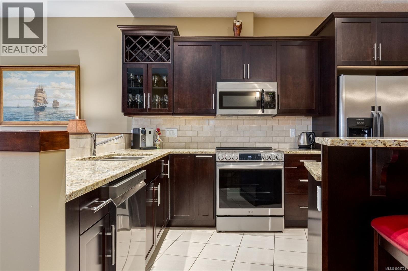 #102 5418 JACOBS LANE - 11