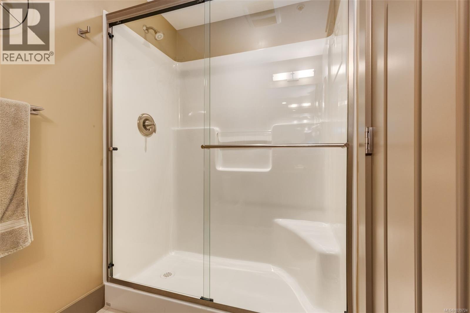 #102 5418 JACOBS LANE - 45